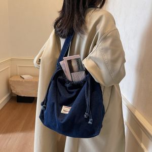 กระเป๋าเดินทางแบบสะพายไหล่แบบลำลองสำหรับผู้หญิง กระเป๋าถือหนังสือเดินทางแบบสะพายข้างแบบเดี่ยวที่เบาและทันสมัย ​​กระเป๋าเดินทางแบบลำลอง