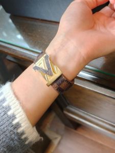 Business Magnetic Absorption Genuine Leather Watch Band V-Head Cowhide Compatible with Huawei GT5/4/3/2 GT4 Smartwatch Bands