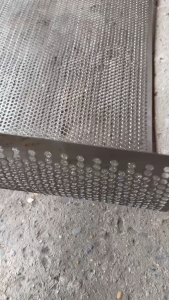 TÔN ĐỤC LỖ LỤC GIÁC ( Rộng 1m x Dài 2m) nguyên bản chưa sơn