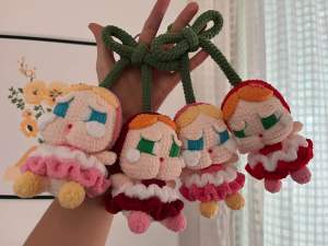 ตุ๊กตาพวงกุญแจ น้องเชอรี่ พวงกุญแจแฮนเมด พวงกุญแจตุ๊กตาถักจากไหมอุด้ง