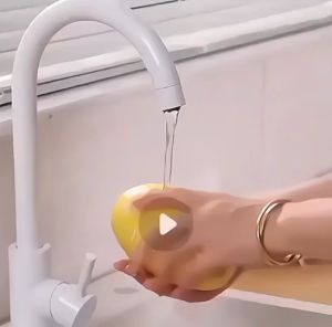 แผ่นกั้นอ่างล้างจาน ซิลิกาเจล กันน้ำน้ำมันกระเด็น พร้อม จุกสญญากาศ ยืดหย่น สําหรับห้องครัว