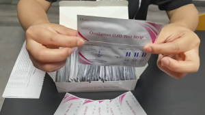 แผ่นทดสอบไข่ตกชุดทดสอบไข่ตก ที่ตรวจไข่ตกแบบจุ่มแพ็ค 30ชิ้น แถมถ้วยรองปัสสาวะฟรีเทสไข่ตก LH หาวันไข่ตก