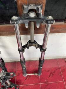 Shockbreaker depan honda cb 150 r led k15 original