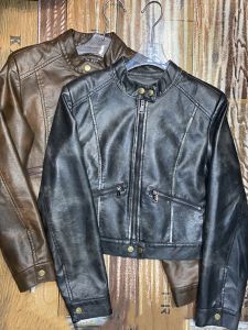 เสื้อแจ็คเก็ตหนังสั้นสไตล์มอเตอร์ไซค์สำหรับผู้หญิง 2024 ดีไซน์ใหม่ เสื้อแจ็คเก็ตแบบมีฮู้ดทรงเข้ารูป เสื้อคลุมกันหนาวสุดเท่