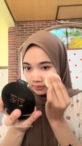 Bedak Padat SR12 Daily Cover: Tahan Air & Keringat SPF 30 BPOM