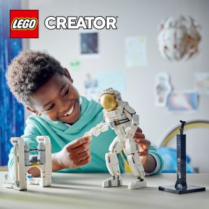 LEGO Creator 31152 Space Astronaut 3in1 Toy Set (647 Pieces) Mainan Susun (9 Tahun+)