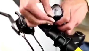 Lampu Sepeda dengan Klakson Tahan Air dan Tahan Hujan Sepeda / Sepeda Gunung Ringan