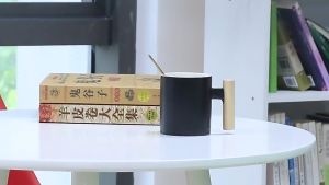 Buyyu 380ml Nordic Style Ceramic Coffee Tea Mug with Bamboo Wooden Lid and Handle (Free Golden Teaspoon)