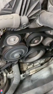 Bình xịt LUJIESHI 300ml là sản phẩm chuyên dụng phục hồi bảo vệ các loại dây curoa dây đai cao su