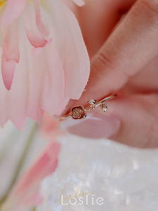 แหวนเงินแท้ S925 ชุบทอง Zirconia ลายดอกกุหลาบ Loslie แหวนเจ้าชายเล็กสไตล์ญี่ปุ่นและเกาหลี เครื่องประดับแฟชั่นสำหรับผู้หญิง