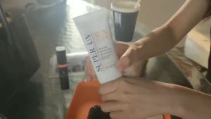 Set chăm sóc da cao cấp Hàn Quốc The Rucy bao gồm Sữa rửa mặt trà xanh 150ml và Kem chống nắng vật lý Super Uv Suncream SPF 50+/PA+++ 50ml