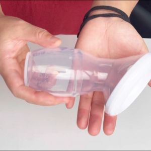 Sweetybayi Manual silicone breast pump with Cover Food Grade Breast milk collector BPA FREE