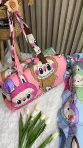 เด็กที่นอนอนูบาล มีระบายและสายสะพาย ของสถานที่: มีระบาย มีสายสะพาย ในระบบเด็ก โรงเรียน