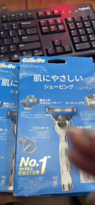 Dao Cạo Râu Kèm 5 Lưỡi Thay Thế Gillette SkinTech
