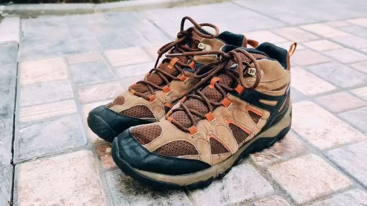 Merrell outmost mid vent wp hikiing boots รองเท้ามือสอง