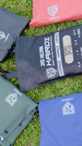 Jas Hujan KAIROZ Warna Merah Pria Wanita Setelan Jaket Celana Kualitas Terbaik Bahan PVC 025 Tebal dan Elastis