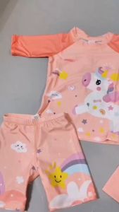 ชุดว่ายน้ำเด็ก Kocotree รุ่นใหม่ 2 ชิ้น เสื้อ และกางเกง (ช่วยเสริมรวดเร็ว)