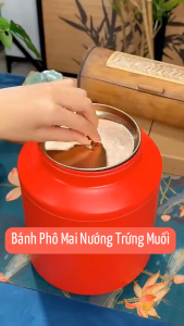 Bánh Phô Mai Nướng Trứng Muối Hoà Quyện Tuyệt Vời Giữa Phô Mai Vàng Óng Và Trừng Muối Đậm Đà