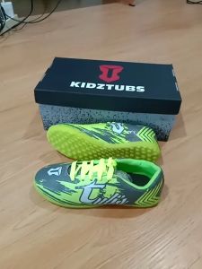 KIDZTUBS Sepatu Futsal Anak Paket Komplit Sepatu Futsal Tas Skin Deker Kaos Kaki Usia 6-10 Tahun Size 28 29 30 31 32 33 34 35 36 37 KDZ1516011625