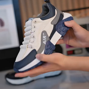 TERLARIS Sepatu Olahraga Pria Casual Sneakers Fashion Cowok Kekinian – Ringan Nyaman & Stylish