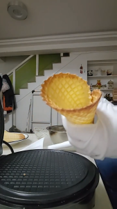 Máy làm kem ốc quế điện với con lăn Waffle hình nón và bát Maker không dính Waffle nướng sắt máy thép không gỉ