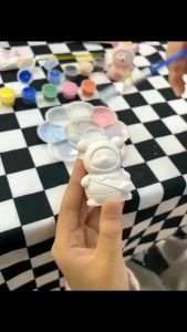 ตุ๊กตาระบายสี พร้อมสี+พู่กัน ตุ๊กตาปูนปลาสเตอร์ DIY กราฟฟิตี ของเล่นทำมือ ตุ๊กตาทาสี