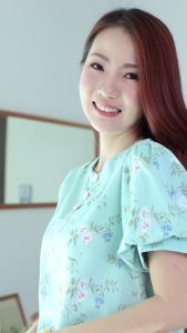 Narinari : MT0307 Button Balloon Sleeve Blouse