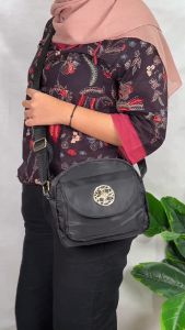 Peonia PNA TAYA Tas: Tas Selempang Wanita Elegant Outdoor