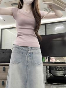 เสื้อยืดแขนสั้นทรงเข้ารูปสำหรับผู้หญิงในช่วงฤดูร้อน สีชมพู แขนบาง ดีไซน์แฟชั่นสำหรับใส่ไปทำงาน ทรงเข้ารูป เสื้อผ้าทำงานสไตล์เกาหลี