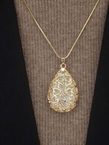 Fashionable Hollow out Diamond Embedded Sweater Necklace Autumn Winter New Style Popular Internet Red All Match Design Pendant