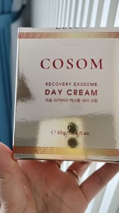 Kem Ngày COSOM Luxury Exosome 50ml – Cấp Ẩm Da Sáng Mịn & Hỗ Trợ Nâng Cơ