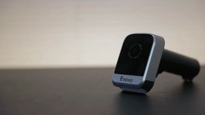 Eyoyo บาร์โค้ดสแกนเนอร์บลูทู ธ Cradle 2.4G Wireless USB Wired 1D Wireless Barcode Reader LCD Screen Scanning สำหรับโทรศัพท์/แท็บเล็ต Android PC ราคาถูก