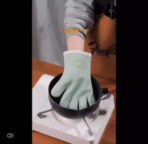 SG Stock Silicone Oven Mitt Heat Resistant Oven Gloves for Cooking Baking Durable Flexible Anti-Slip Pad Heat Resistant Baking Gloves with Quilted Liner