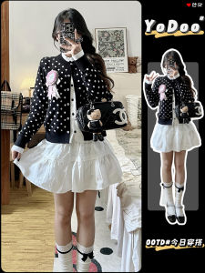 เสื้อคาร์ดิแกนแขนยาวลายจุดสีดำ ชุดกระโปรงสั้นผ้าลูกไม้ ชุดแฟชั่นฤดูใบไม้ร่วงสำหรับผู้หญิง ชุดทำงาน ชุดนักเรียน