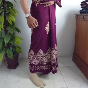 Sarung Batik Pekalongan Motif Diamond bahan Rayon Duniatex 8460 paling TEBAL tidak nerawang Nyaman Adem Halus untuk Santri pria wanita All size by Sola Batik