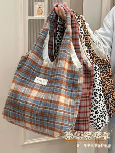 กระเป๋าถือผ้าขนสัตว์ลายสก็อตความจุขนาดใหญ่ กระเป๋าสะพายไหล่ผู้หญิง กระเป๋าใส่ของสำหรับเด็กนักเรียน กระเป๋าสะพายไหล่หนัง PU สีสันสดใส