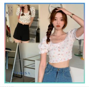 เสื้อครอปแขนพองเนื้อผ้าฝ้าย ครอปสม็อกแขนแต่งขอบระบายรอบคอ เสื้อครอปลายดอกไม้แต่งกระดุมน่ารัก