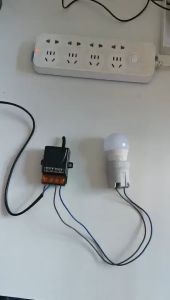 dieu khien tu xa Công tắc điều khiển từ xa 100M xuyên tường công suất lớn 30A (3000W)/ điện áp 110-220V (Đen) công tắc điều khiển từ xa không dây bộ điều khiển từ xa bật tắt máy bơm nước