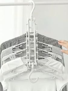 ไม้แขวนเสื้อพับได้แขวนได้ถึง 8 ตัวในทันที หมุนได้360 องศา ช่วยประหยัดพื้นที่ M