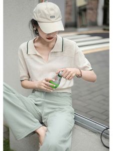 อ่อนโยน สไตล์ฝรั่งเศส หลวม แขนสั้นน้ําแข็ง ผ้าไหม คอโปโลถักน้ําหนักเบา ฤดูร้อน เสื้อยืด ผู้หญิง เสื้อท่อนบน ใน สีเบจ สี