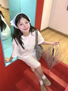 กระเป๋าผ้าใบลายเสือดาวลายดอกไม้สำหรับผู้หญิง 2024 กระเป๋าสะพายไหล่ใบเล็กสไตล์เกาหลี กระเป๋าเดินทางแบบยูนิเซ็กซ์ กระเป๋าสะพายไหล่แบบยืดหยุ่น