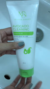 โฟมล้างหน้าอโวคาโด้ มาดามกิ๊กกี้ AVOCADO CLEANSING FOAM PLUS 120ml. แถมครีมละลายสิวขนาดทดลอง
