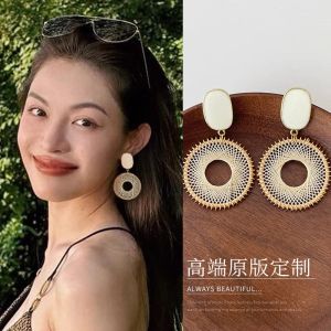 French Elegant Design Woven Beige Beach Vacation Style Earrings Luxury Sensation Alloy Plated Silver Gold Fashion Jewelry