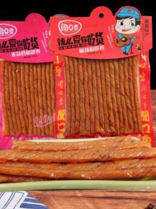 Handmade Old Style Spicy Tofu Snack Garlic Flavor Think Roll Bean Skin Spicy Garlic Long Strip Ready to Eat Chinese Specialty