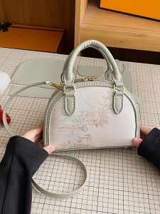 Cute DIY Handwoven Bowling Crossbody Bag Material Kit Hand Sewn Satchel Gift for Friends New Chinese Style Shell Shaped Bag