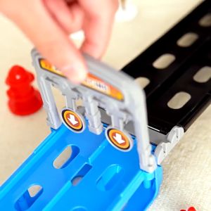 Đồ Chơi Tàu Hỏa HotWheels Train Thomas Biến Hình Ô Tô Vận Chuyển Cỡ Lớn Cao Cấp Tặng Kèm 6 Xe Nhỏ Và Bệ Phóng Cho Bé