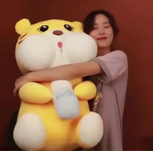 Gấu bông Hổ ôm bình sữa vải Miniso size lớn 50cm --70cm cao cấp lông mịn