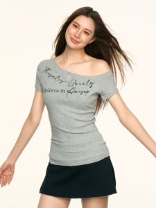Áo Thun Slim Fit Trễ Vai In Chữ