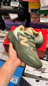 New Balance รองเท้าวิ่งลำลองหุ้มข้อต่ำกันลื่นใส่สบายแมทช์ง่าย