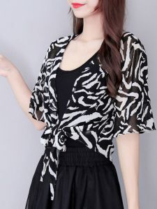 เสื้อคลุมกันแดดพิมพ์ลายผ้าชีฟองบางสำหรับผู้หญิง เสื้อคลุมกันแดดฤดูร้อนแบบสั้น แขนสั้น ทรงเข้ารูป ปกโปโล ผูกโบว์ แขนยาวปกติ